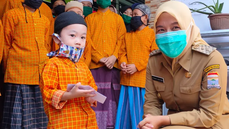 Cara Wawako Palembang Blusukan ke Rumah Warga di Tengah Wabah Covid-19