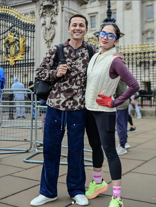 Ussy tak main-main dengan hobi larinya. Baru-baru ini ia mengikuti London Marathon untuk berlomba. [Foto: Instagram/ Ussy Sulistiawaty]