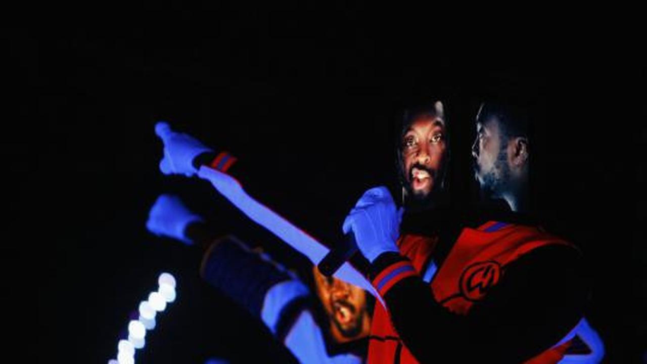 Will.I.am sulap iPad jadi topeng hidup