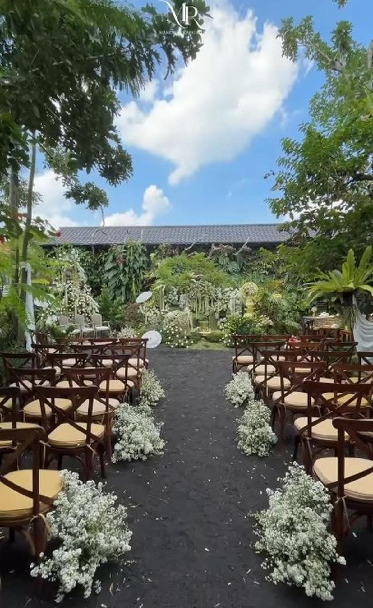 22 Potret Detail Dekorasi Siraman Pernikahan Putra Soimah dengan Adat Jawa yang Mewah dan Sakral