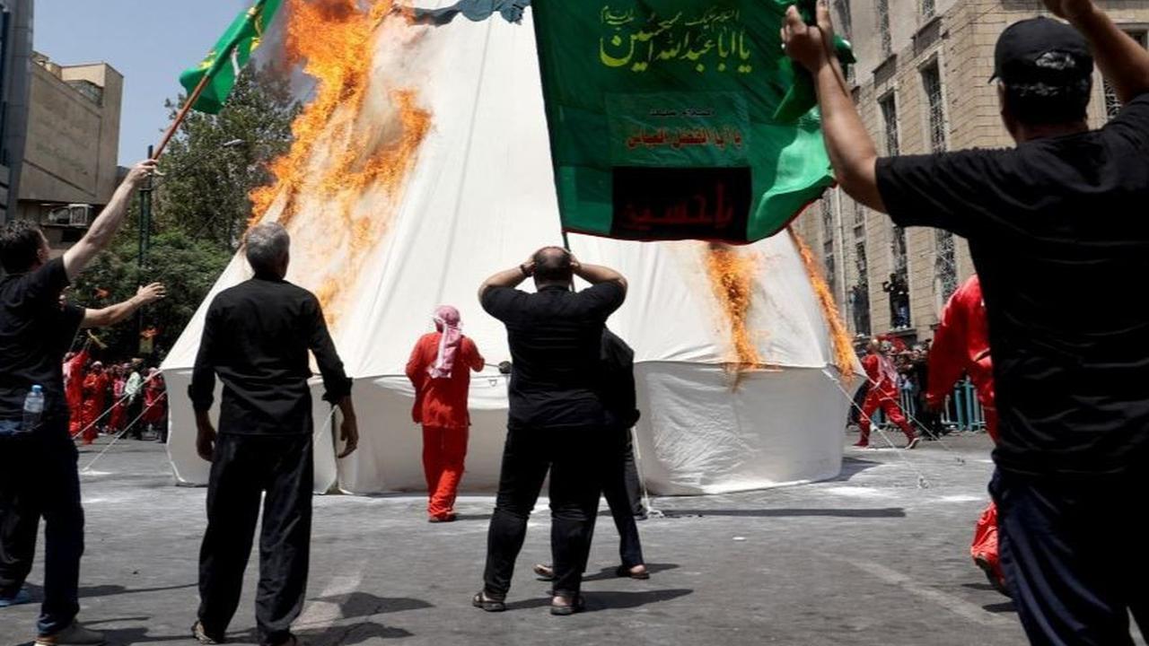 Menurut laporan dari Anadolu Agency, mayoritas warga Syiah di Iran memperingati Asyura dengan serangkaian acara yang berlangsung selama sepuluh hari di bulan Muharram. Foto: Reuters<br>