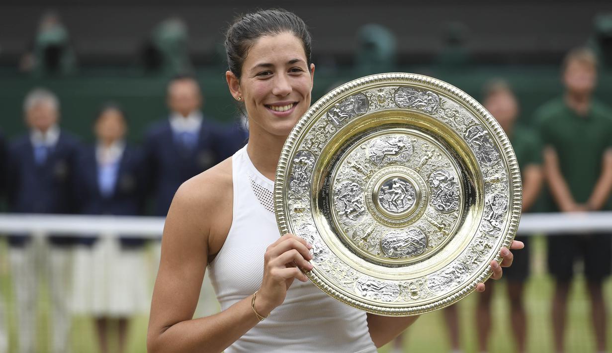 Impian petenis Spanyol, Garbine Muguruza meraih gelar Wimbledon terwujud setelah di final Wimbledon 2017 berhasil mengalahkan Venus Williams 7-5, 6-0.  (AFP/Glyn Kirk)