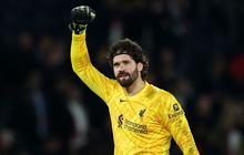FOTO: Penyelamat Liverpool di Parc des Princes, Ini Aksi Alisson Becker Jatuh Bangun Tahan Gempuran PSG