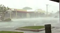 Topan Debbie melanda Queensland, Australia. Dilaporkan timbul kerusakan dan listrik padam. (AP).