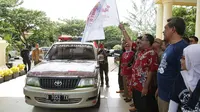 Gubernur Banten Rano Karno melepas rombongan penjelajah pesisir Banten. (Liputan6.com/Yandhi Deslatama)