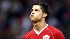 Cristiano Ronaldo - CR 7 menjadi pemain teranyar yang kembali ke pelukan klub lamanya. Sang megabintang ini akhirnya memilih kembali berseragam MU setelah sempat berhembus kabar ia akan memperkuat Manchester City. (Foto: Andrew Yates)