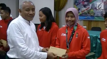 Sebagai bentuk apresiasi terhadap atlet Asian Games dari wilayahnya, bupati Sleman, daerah Istimewa Yogyakarta, memberikan bonus uang jutaan rupiah pada mereka.