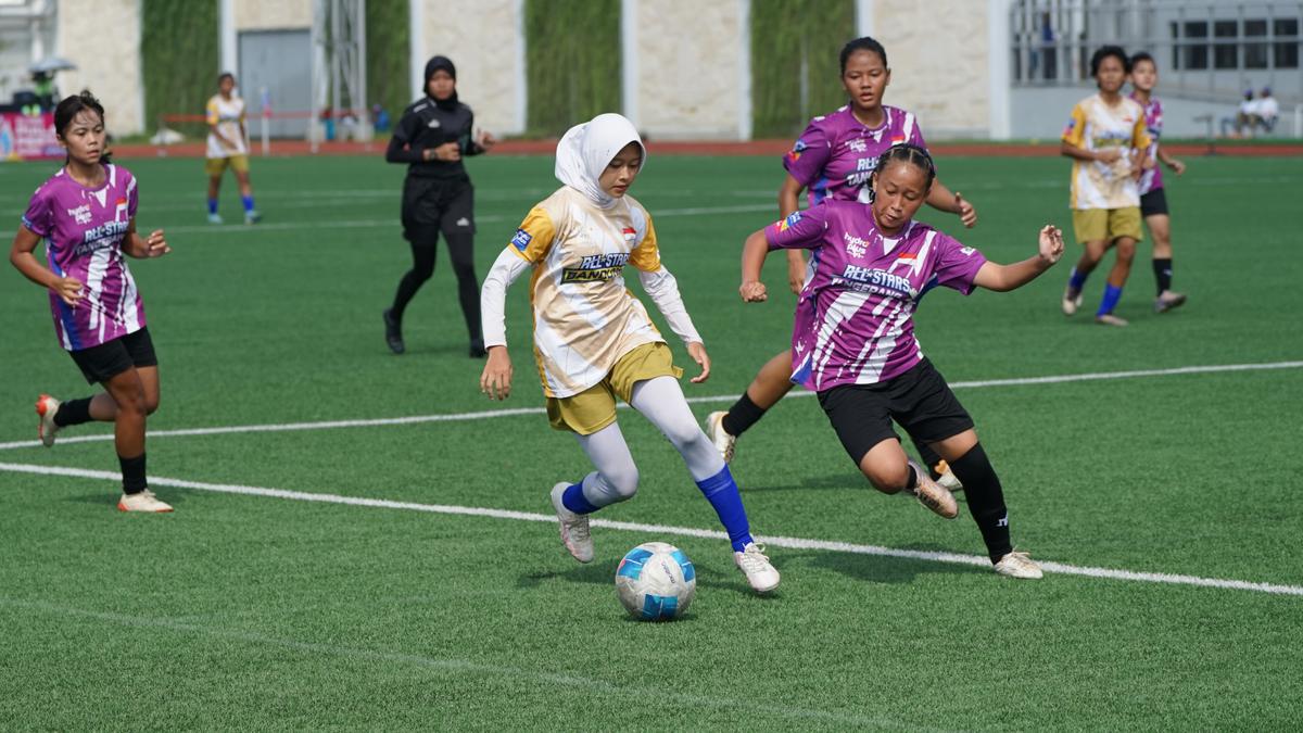 Yuk Kenalan dengan Diva Aulia Putri: Pesepak Bola Berhijab yang Bawa Bandung Juara Piala Pertiwi All Stars 2025