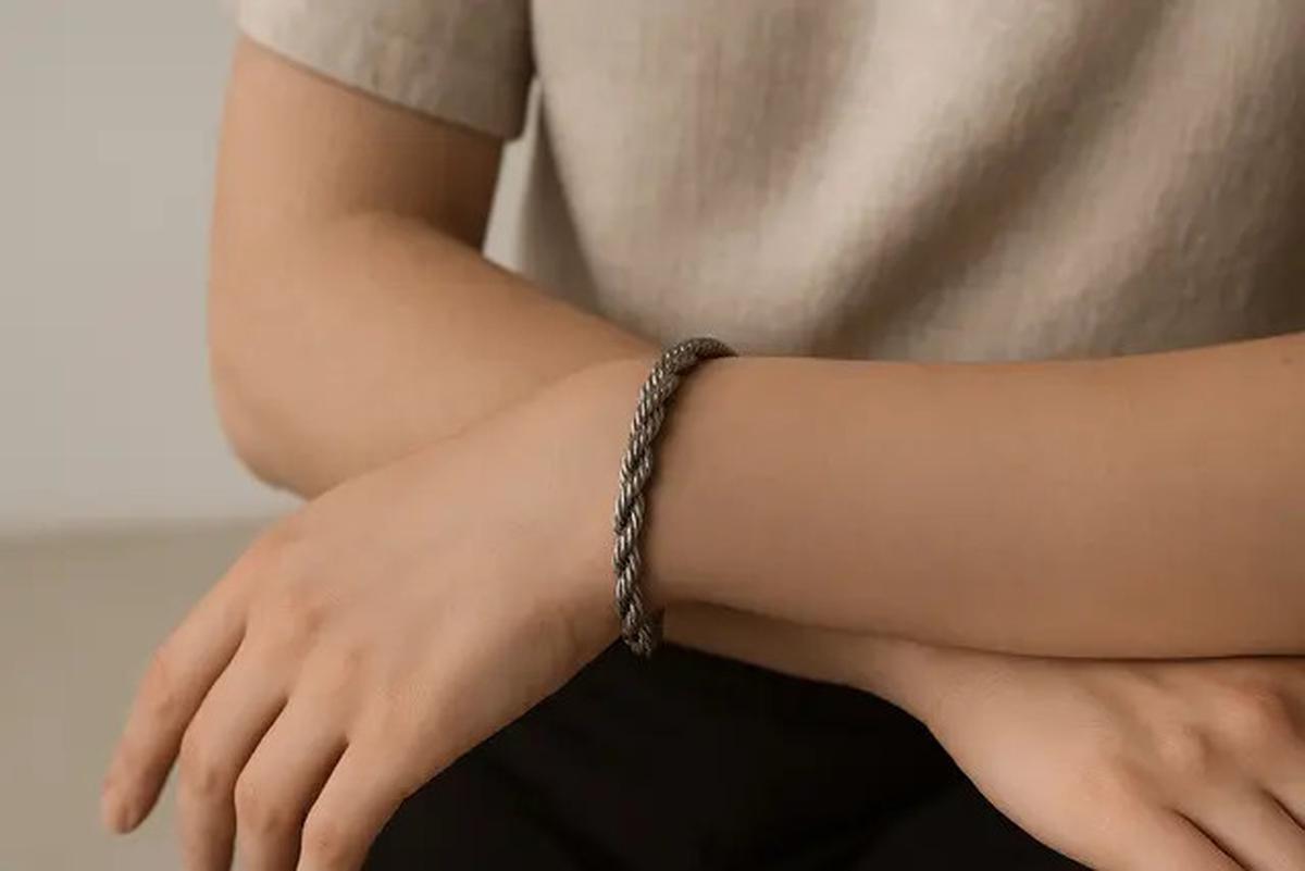 10 Model Gelang Rantai Titanium Terbaru, Jadi Perhiasan Wanita yang Hits untuk Segala Usia di 2025