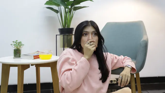 wanita desember cinta yang sebelah tangan