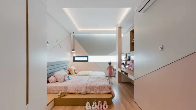 Arsitektur Rumah Mewah Empat Lantai dengan Desain Minimalis Kontemporer