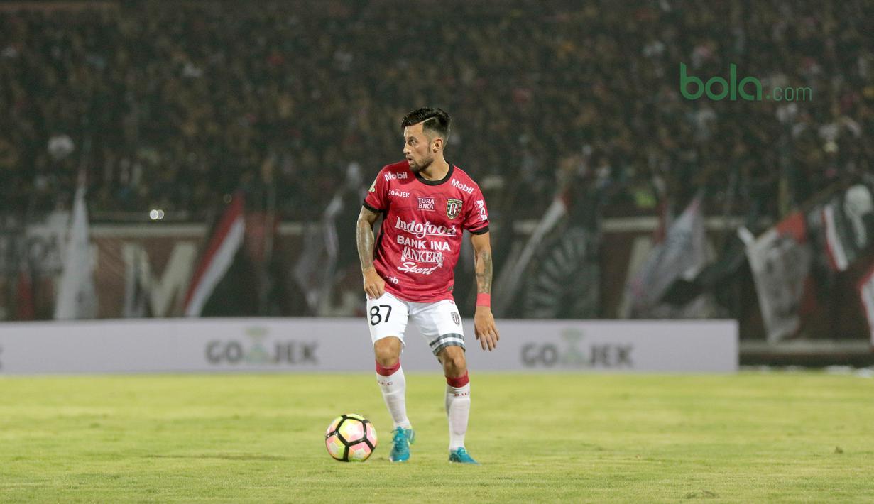 Stefano Lilipaly berhasil meraih suara terbanyak yakni 31.446, unggul jauh sekitar 83% dari ketiga kandidat lainnya. AFC pun menobatkan golnya sebagai gol terbaik.  (Bola.com/Nick Hanoatubun)