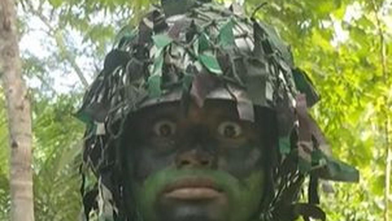 Lakukan Kamuflase Militer, Prajurit TNI Ini Malah Ditertawakan Komandan