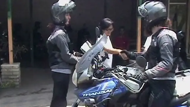 Berpetualang Dengan Motor