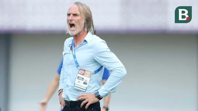 Foto: Wajah Tak Percaya Jan Olde Riekerink Saat Dewa United Dipecundangi PSIS Semarang di Liga 1