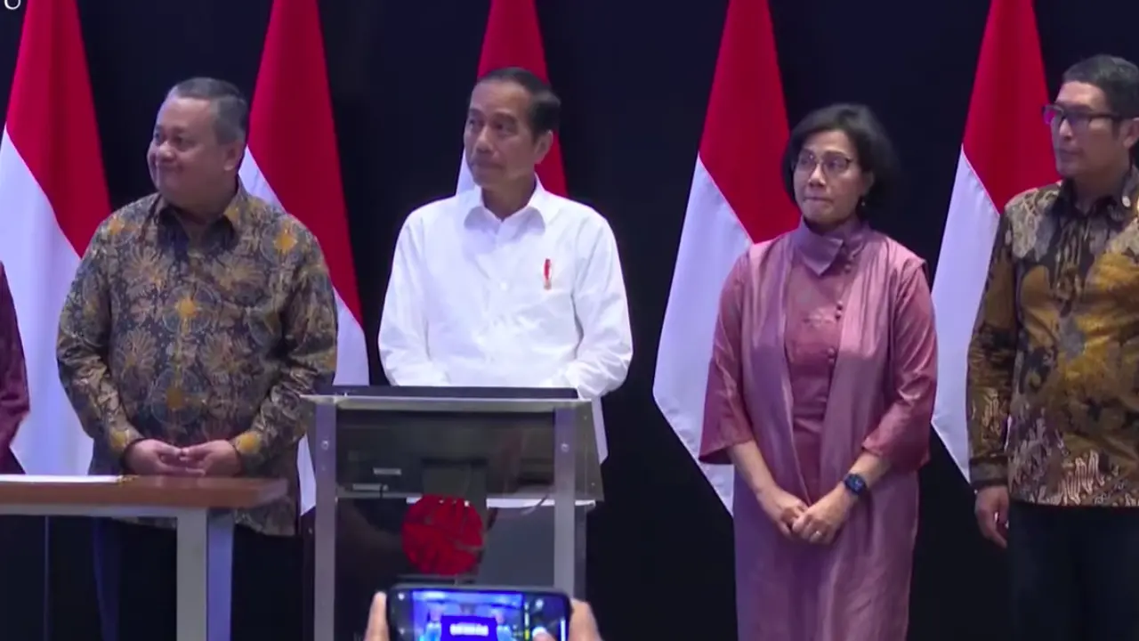 Presiden Joko Widodo atau Jokowi resmi membuka pedagangan saham di Bursa Efek Indonesia di awal tahun 2023 di Jakarta, Senin (2/1/2023).