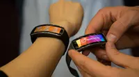 Samsung Gear Fit (vr-zone.com)