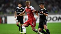 Winger Arsenal, Emile Smith-Rowe, turut menyumbangkan satu gol saat timnya menang 3-0 atas Qarabag FK pada laga kedua Grup E Liga Europa di Baku Olympic Stadium, Kamis (4/10/2018) malam WIB. (AFP/Alexander Nemenov)