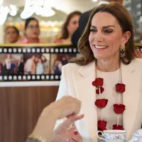 Kate Middleton pakai Sustainable Fashion Saat Rayakan Holi Bersama Komunitas India. [@princeandprincessofwales