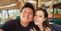 Bella banyak mengandalkan pakaian yang santai namun tetap stylish. [@bellabonita_r.a]