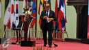 Ketua Umum Partai Golkar Aburizal Bakrie memberikan sambutan saat menghadiri ICAPP 2016 di Komplek Parlemen Senayan, Jakarta, Jumat (22/4). Konferensi tersebut diikuti oleh 48 partai politik dari 32 negara. (Liputan6.com/Johan Tallo)