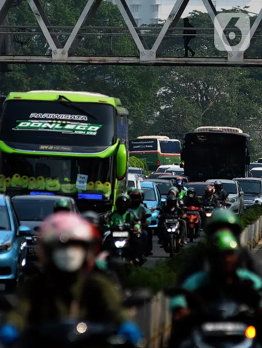 Selanjutnya tingkat pengangguran terbuka pada Februari 2022 mencapai 20,8 persen. (merdeka.com/Imam Buhori)