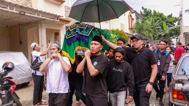 Pemakaman Babe Cabita. [Foto: Muhammad Akrom Sukarya/KapanLagi]