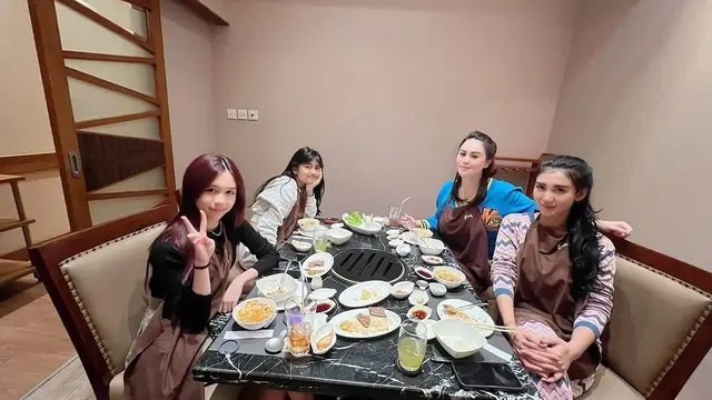 Jarang Tersorot, Ini 7 Potret Jennifer Dunn dan Chantal Dunn yang Sudah Besar