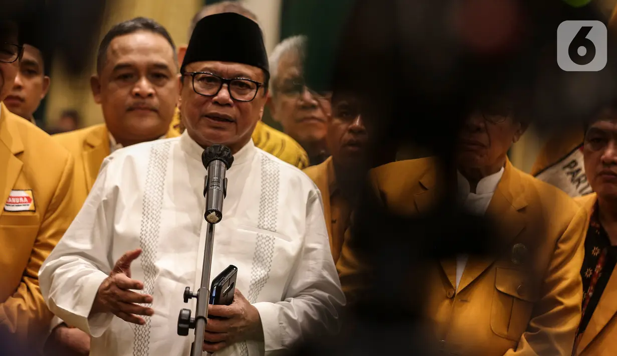 Dalam keterangan persnya Partai Hanura mendukung Gubernur Jawa Tengah sekaligus Capres dari PDIP Ganjar Pranowo dalam Pilpres 2024. (Liputan6.com/Johan Tallo)
