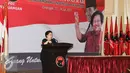 Megawati memuji Risma karena mampu mengendalikan efek pemanasan global di Surabaya dengan banyak membuat taman kota di Wisma Kinasih saat acara Sekolah Partai PDIP angkatan II, Depok, Selasa (21/7/2015). (Liputan6.com/Helmi Afandi)