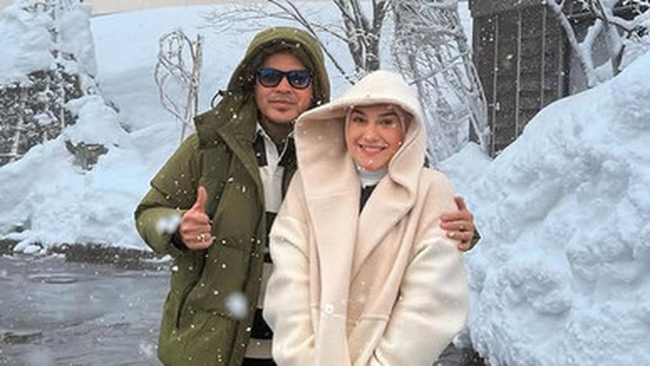 Disebut Makin Mirip, Potret Irish Bella & Haldy Sabri di Jepang - Nikmati Liburan Musim Dingin Penuh Salju