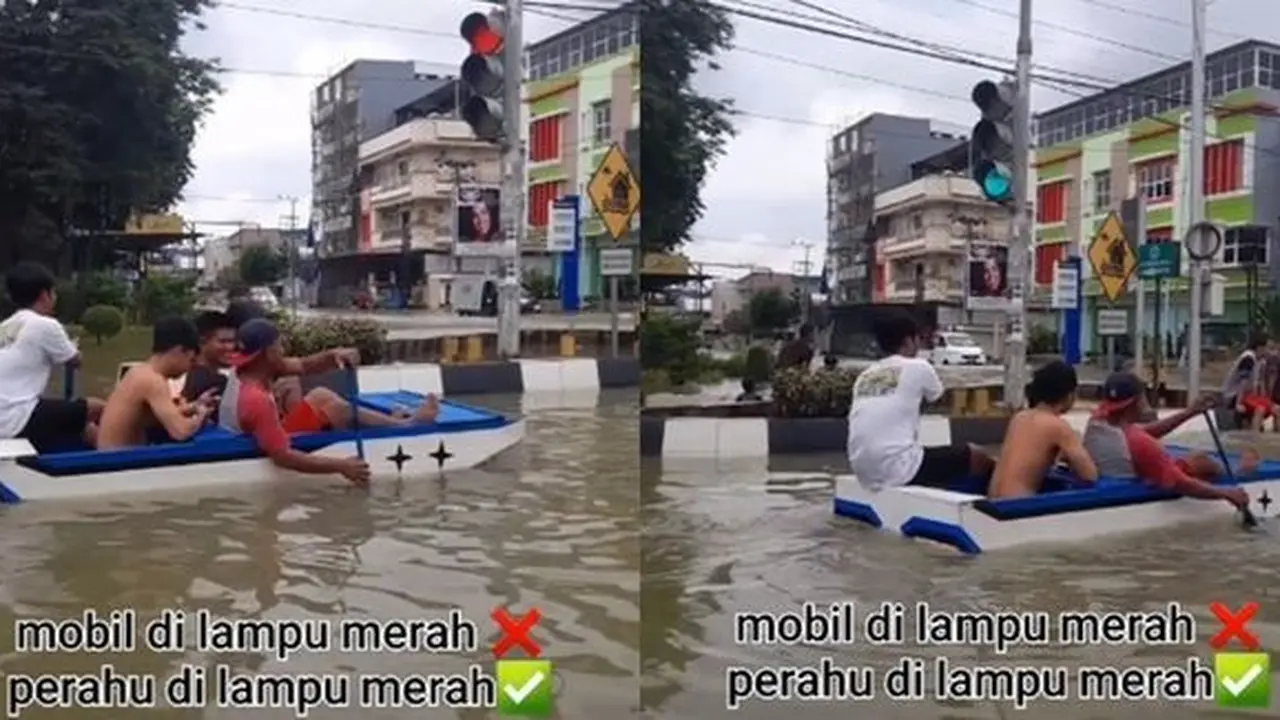 Naik perahu di jalan tergenang banjir