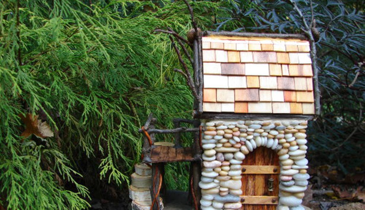 8 Ide Hias Taman Dengan Rumah Batu Mini, Bagai Ada Peri Di Rumah