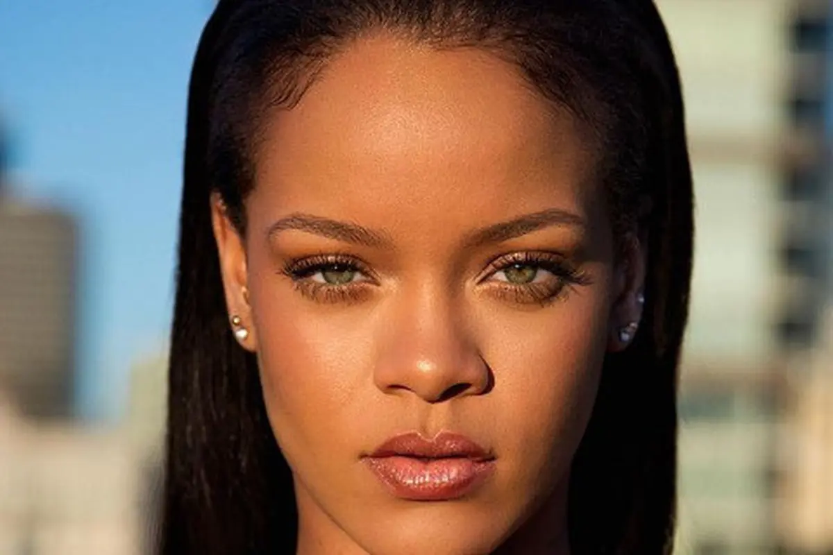 Selalu Tampil Flawless, Makeup Artis Rihanna Bocorkan Rahasianya