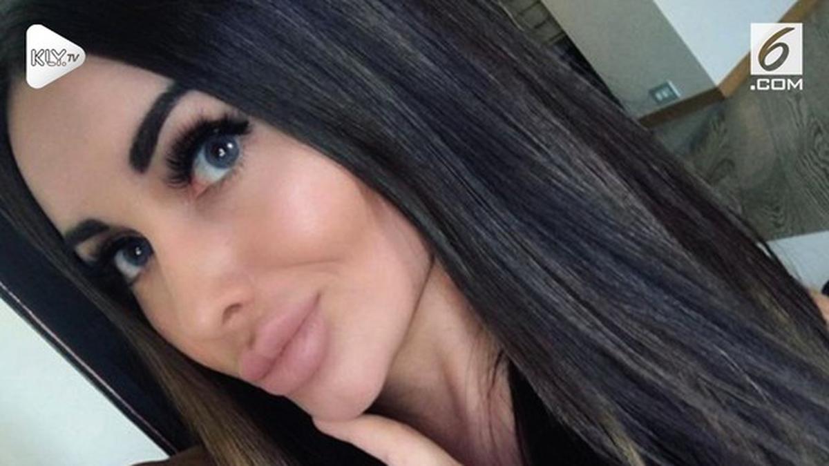 VIDEO: Ditilang Polisi, Model Rusia Malah Tawarkan ‘Threesome’ - Global