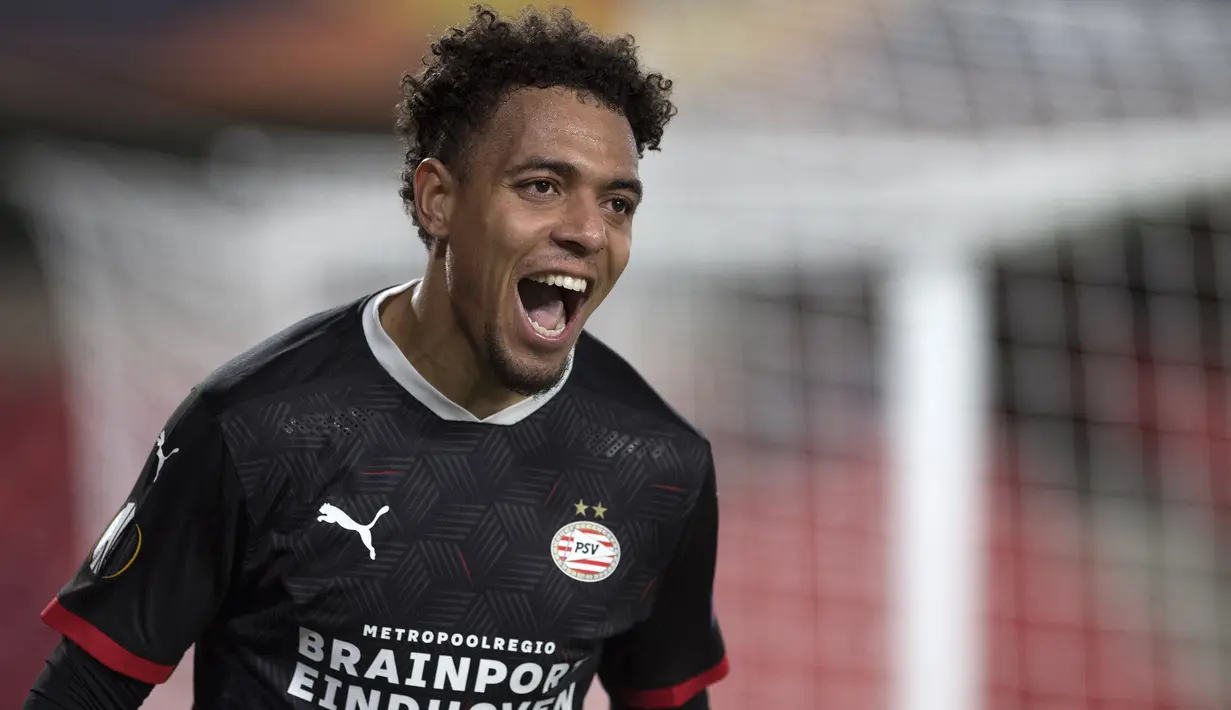 Donyell Malen. Sayap kiri Belanda berusia 23 tahun yang sejak awal musim 2021/2022 memperkuat Borussia Dortmund ini tercatat menjadi penjualan termahal keempat PSV sepanjang sejarah. Donyell Malen yang pernah membela PSV selama 3 musim mulai 2018/2019 hingga 2020/2021 setelah dipromosikan dari PSV U-21 ini juga dilepas dengan harga setara dengan Steven Bergwijn ke Borussia Dormund pada awal musim 2021/2022 dengan nilai transfer 30 juta euro. Bersama PSV ia total tampil dalam 116 laga di semua ajang dengan torehan 55 gol dan 24 assist. (AFP/Jorge Guerrero)