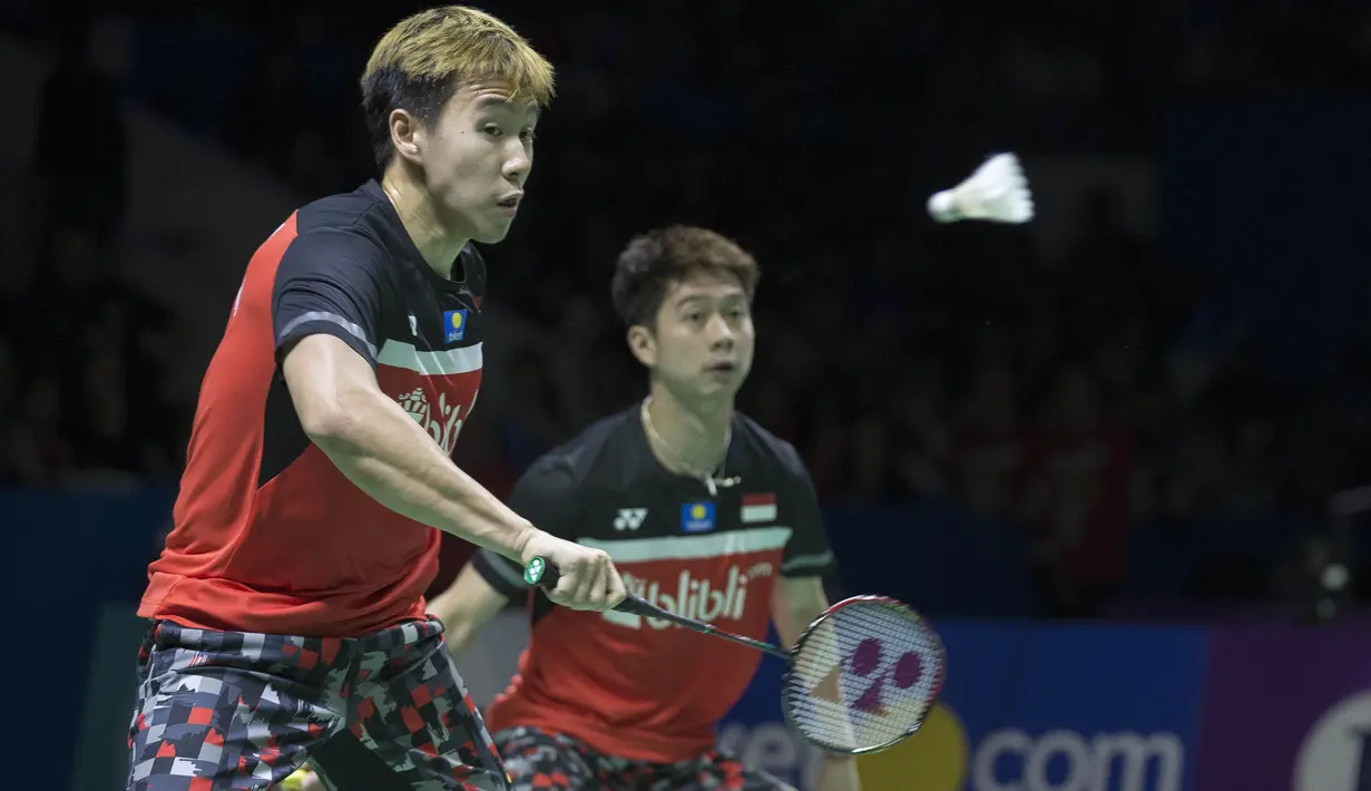 Kevin Sanjaya / Marcus Fernaldi Gideon melawan Hendra Setiawan / Mohammad Ahsan pada final ganda putera Indonesia Open 2019. The Minions menang mudah 2 gim dengan skor 21-19 21-16 di Istora Senayan, Jakarta, Minggu (21/7/2019). (Bola.com/Peksi Cahyo)