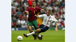 Lee Bowyer dipanggil pelatih Sven-Goran Eriksson untuk bergabung Timnas Inggris dalam pertandingan melawan Portugal tahun 2002. Sayangnya, itulah satu-satunya penampilan Lee Bowyer bersama The Three Lions. (www.squawka.com)