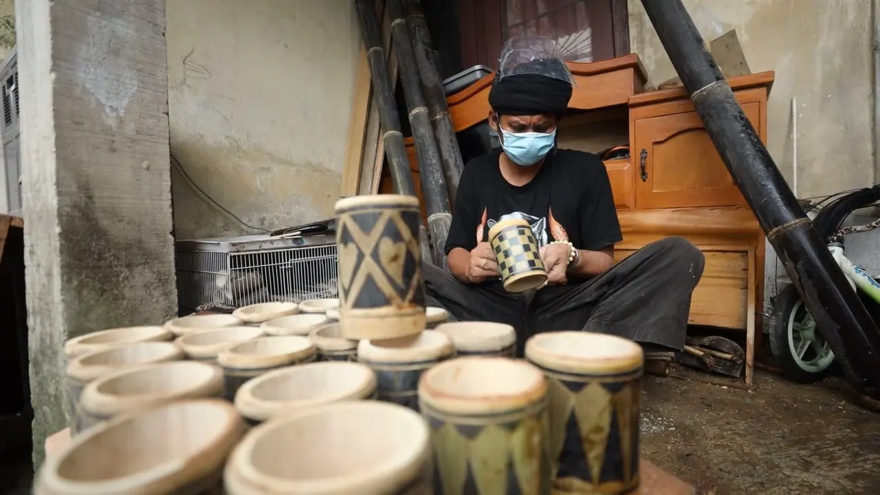 Samsul Rizal Pengrajin Bambu