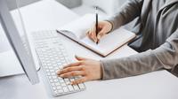 Ilustrasi menulis. (Image by cookie_studio on Freepik)