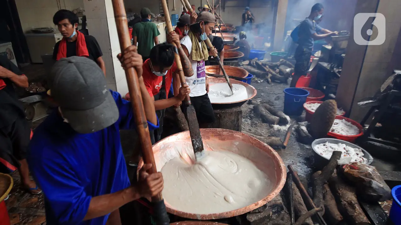 Pembuatan Dodol Jelang Tahun Baru Imlek