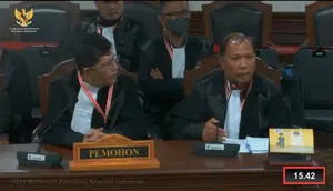 Kuasa hukum caleg incumbent Partai Demokrat dapil 2 Jakarta Utara, Nasrullah (kanan) saat menyampaikan materi gugatan di MK RI (Istimewa)