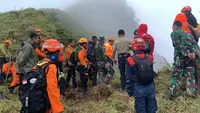 DVI Terima Jenazah Kedua Korban Pesawat ATR yang Dievakuasi dari Jurang Sedalam 200 Meter