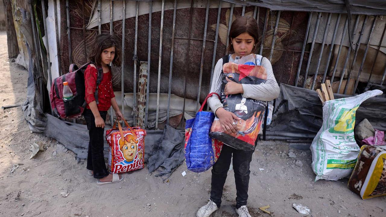 FOTO: Warga Gaza Mengungsi, Israel Ancam Hancurkan Kota Jika Hamas Tak Menyerah
