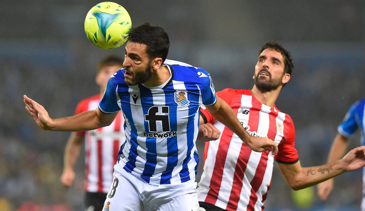 Mikel Merino. Gelandang bertahan berusia 25 tahun yang kini memasuki musim ke-4 bersama Barcelona ini memiliki klausa pelepasan senilai 38,5 juta pound. Total telah tampil 23 laga di semua ajang musim ini, ia mampu mencetak 3 gol dan 2 assist. (AFP/Ander Gillenea)