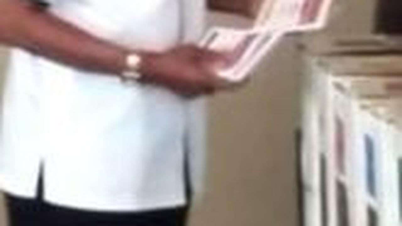 Sultan HB X Mencblos di TPS 12 Kalurahan Panembahan: Warga Jangan Golput