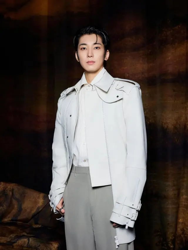 Wonwoo SEVENTEEN tampil perdana di London Fashion Week 2025. (credit:instagram.com/everyone_woo)