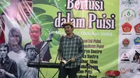 Penyair viral Peri Sandi Huizche menutup perhelatan Literary Art Festival (LAFEST) Minggir #1 di Pondok Pesantren KH Ahmad Muwafiq atau Gus Muwafiq, Sabtu (7/10/2023).