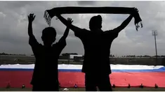 Detik-detik Pengibaran Bendera Merah Putih Raksasa pada Laga Arema Cronus Versus Mitra Kukar