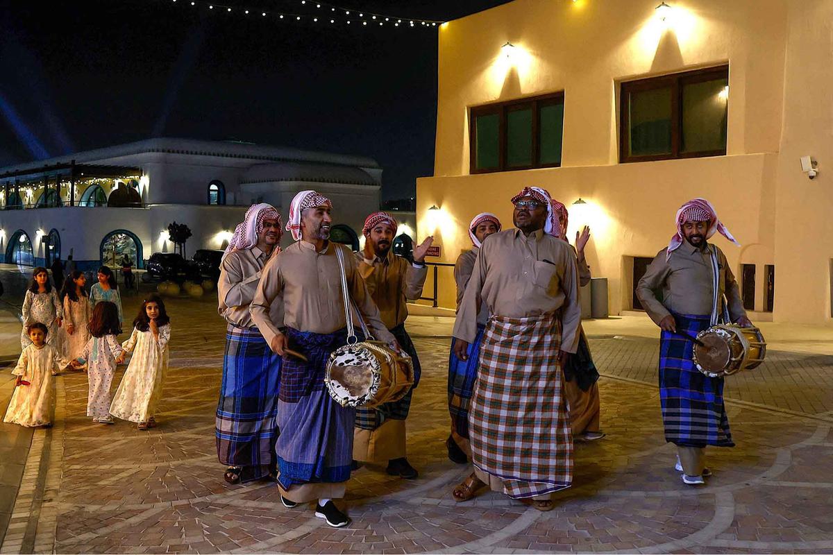 FOTO: Tradisi Membangunkan Sahur Di Timur Tengah Yang Mirip dengan Di Indonesia